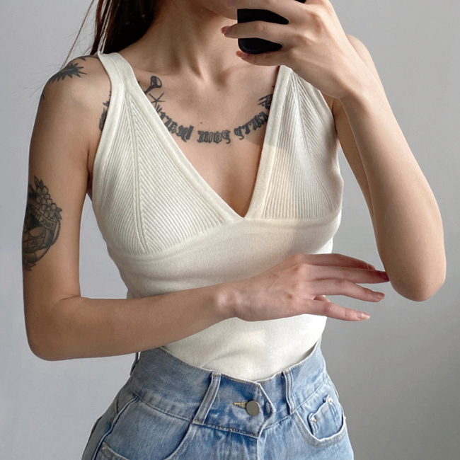 Hot selling V-neck low-cut knitted camisole (white) (S/M size) (contact customer service after placing the order to confirm the delivery size)