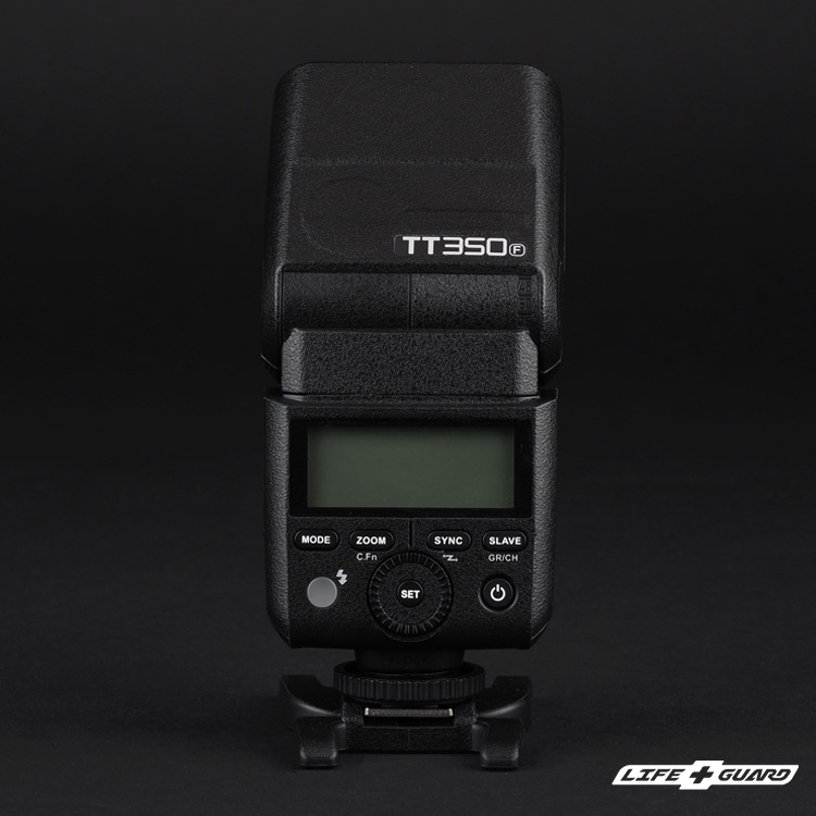 黑色砂紋貼膜質感特寫，LIFE+GUARD 設計風格