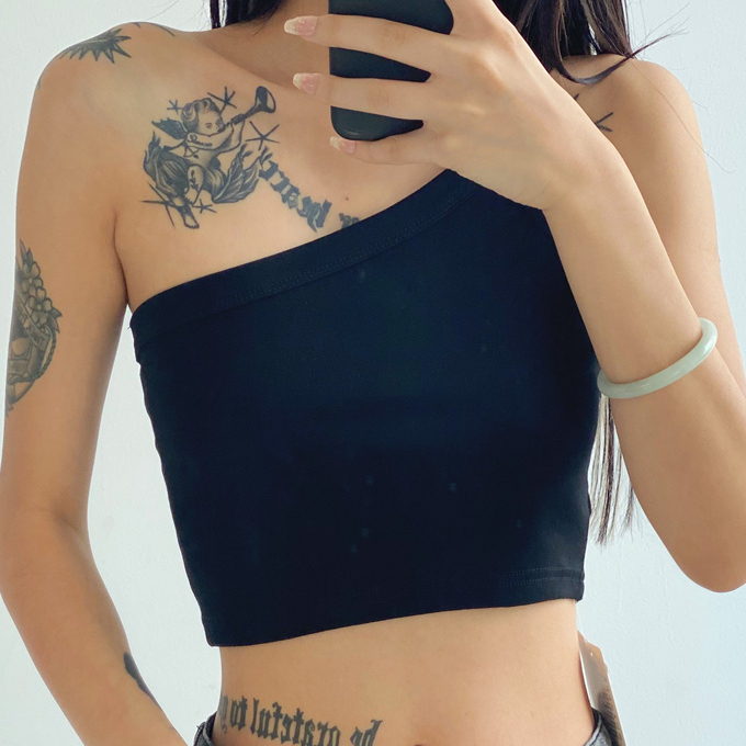 Hot selling elastic one-shoulder camisole (black) (S/M size) (contact customer service after placing the order to confirm the delivery size)