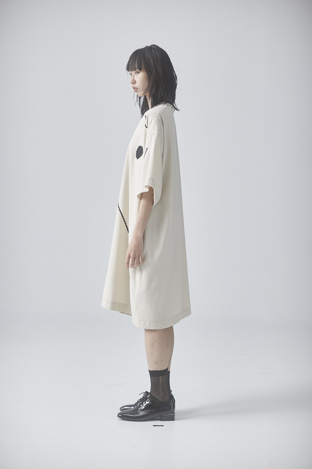 圖章線條短袖洋裝