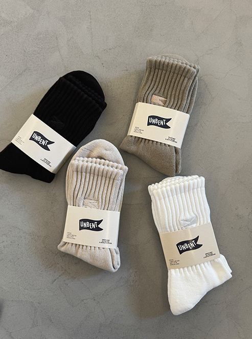 Unbent 24s/s 純色刺繡中筒襪