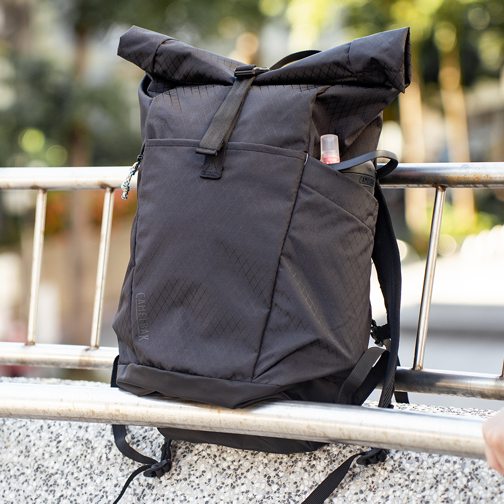 camelbak Pivot 20 輕量捲口式日用背包-質感黑CB2905001100