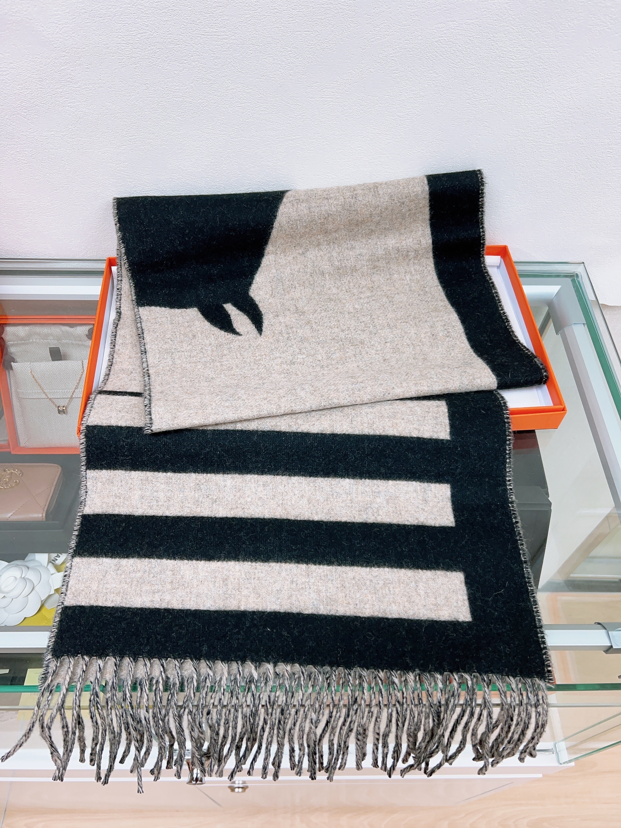 *Unused* Hermes muffler/ scarf (grey black) love story horse