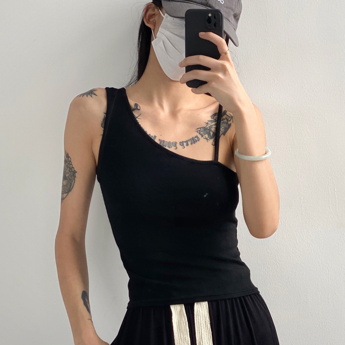 Hot selling shoulder thread asymmetric camisole (black) (S/M size) (contact customer service after placing the order to confirm the delivery size)
