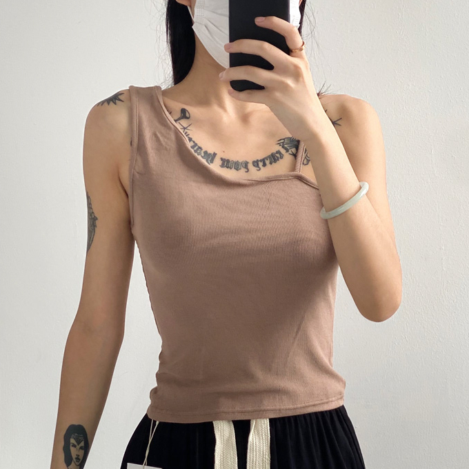 Hot selling shoulder thread asymmetric camisole (khaki) (S/M size) (contact customer service after placing the order to confirm the delivery size)