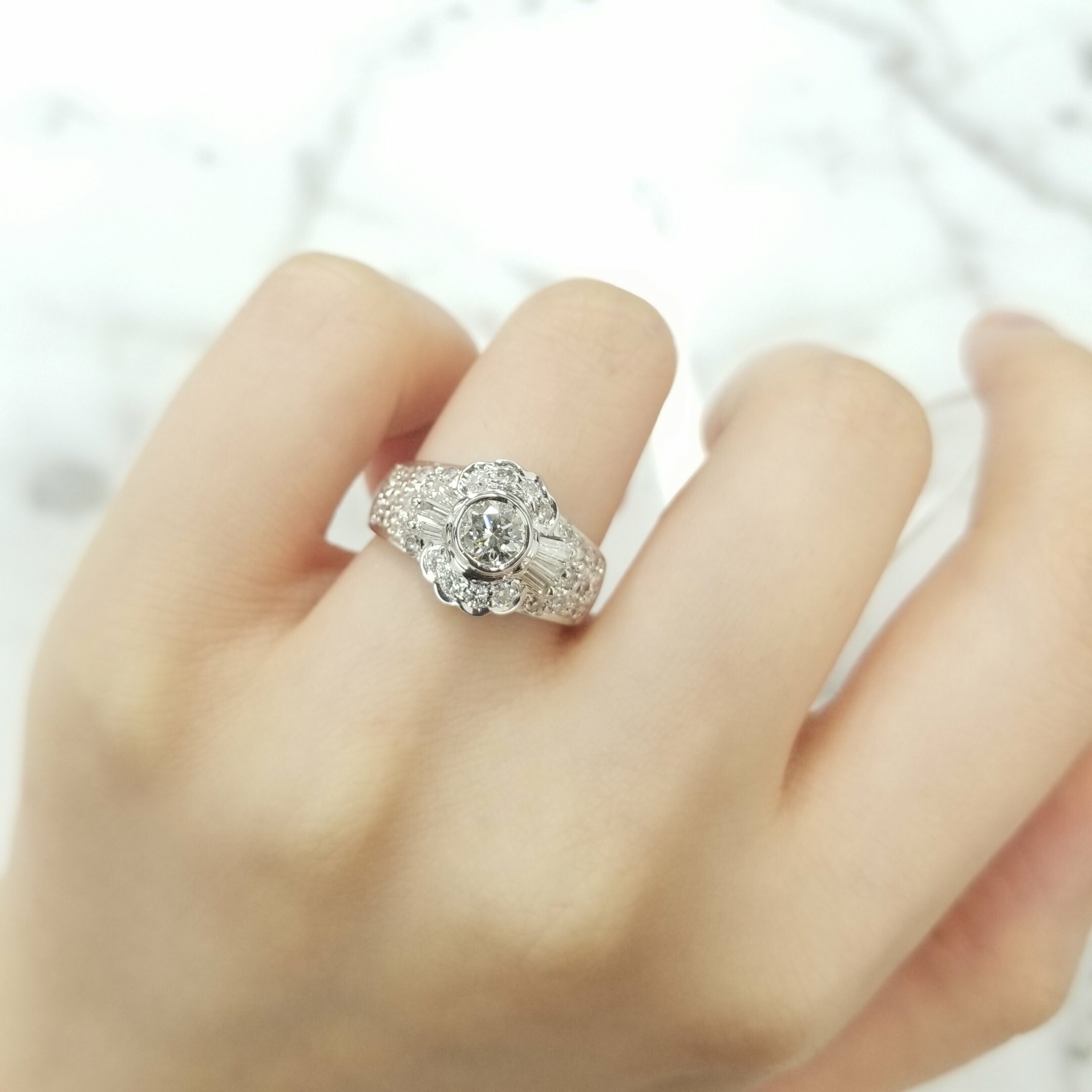 全新18K白金【單粒48份鑽石】配小鑽共1卡38份戒指