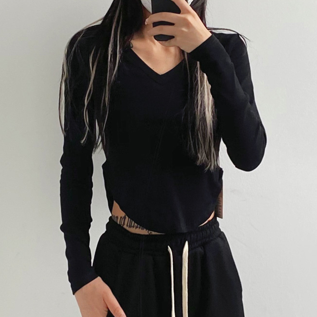 Hot selling V-neck arc hem long-sleeved T-shirt (black) (S/M size) (contact customer service after placing the order to confirm the delivery size)