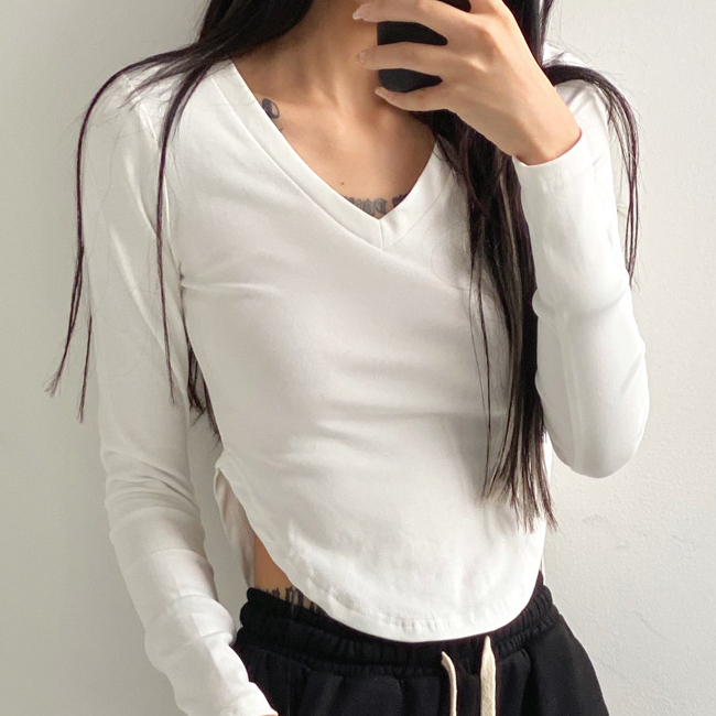 Hot selling V-neck arc hem long-sleeved T-shirt (white) (S/M size) (contact customer service after placing the order to confirm the delivery size)