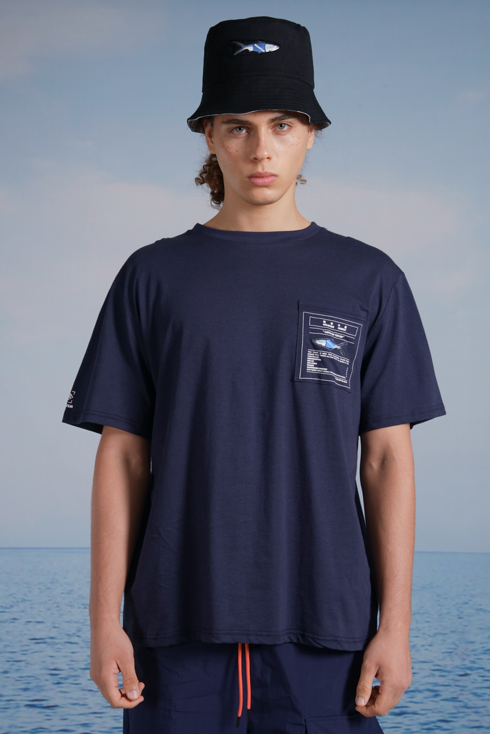 現撈ㄟ虱目魚膠原蛋白口袋Tee-深海藍