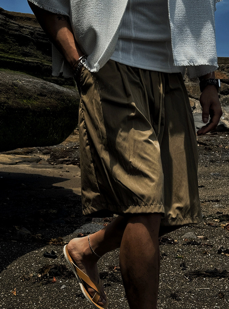 單褶人造絲百慕達短褲