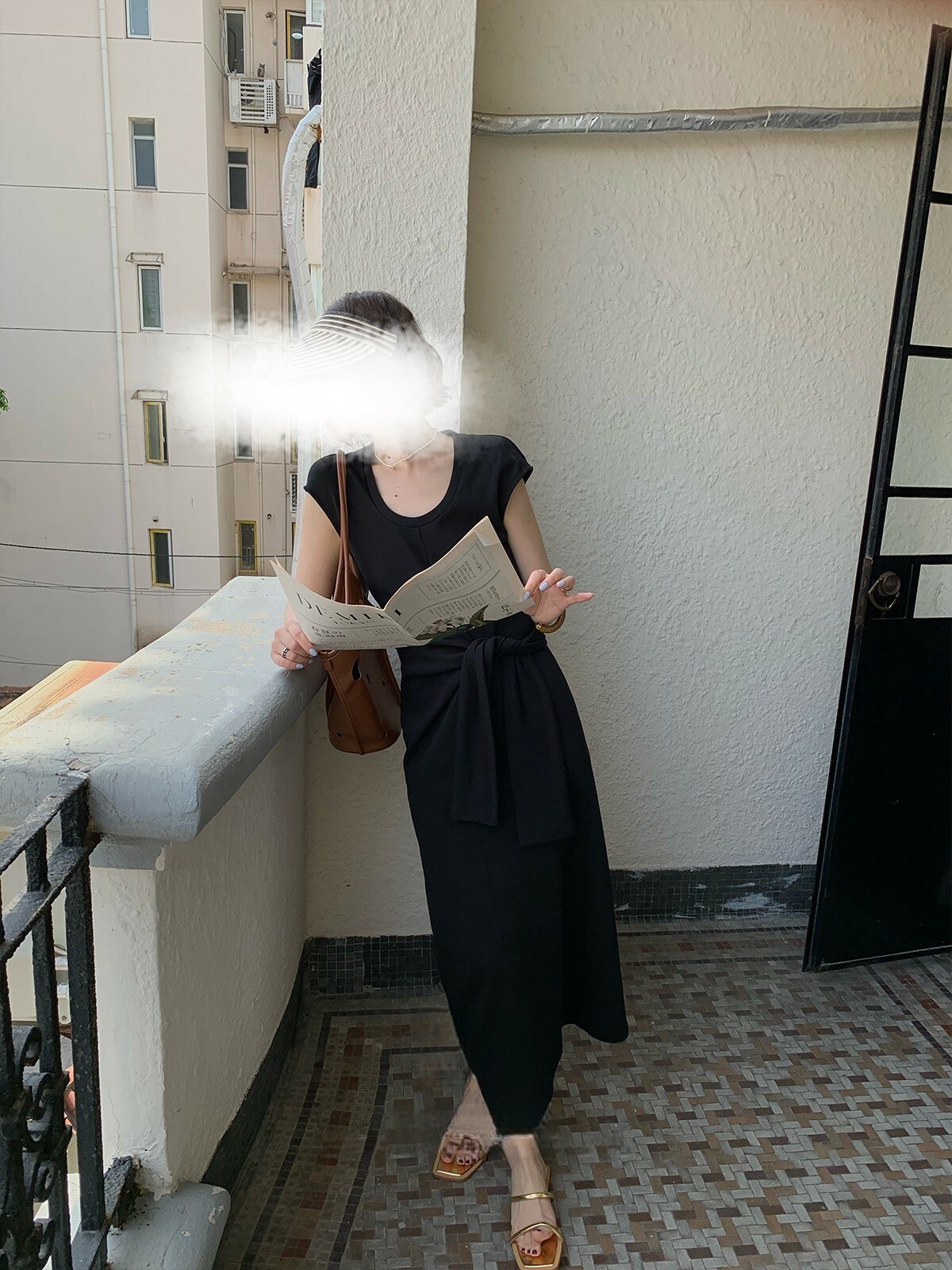 U領打結收腰 休閒洋裝(黑/白)