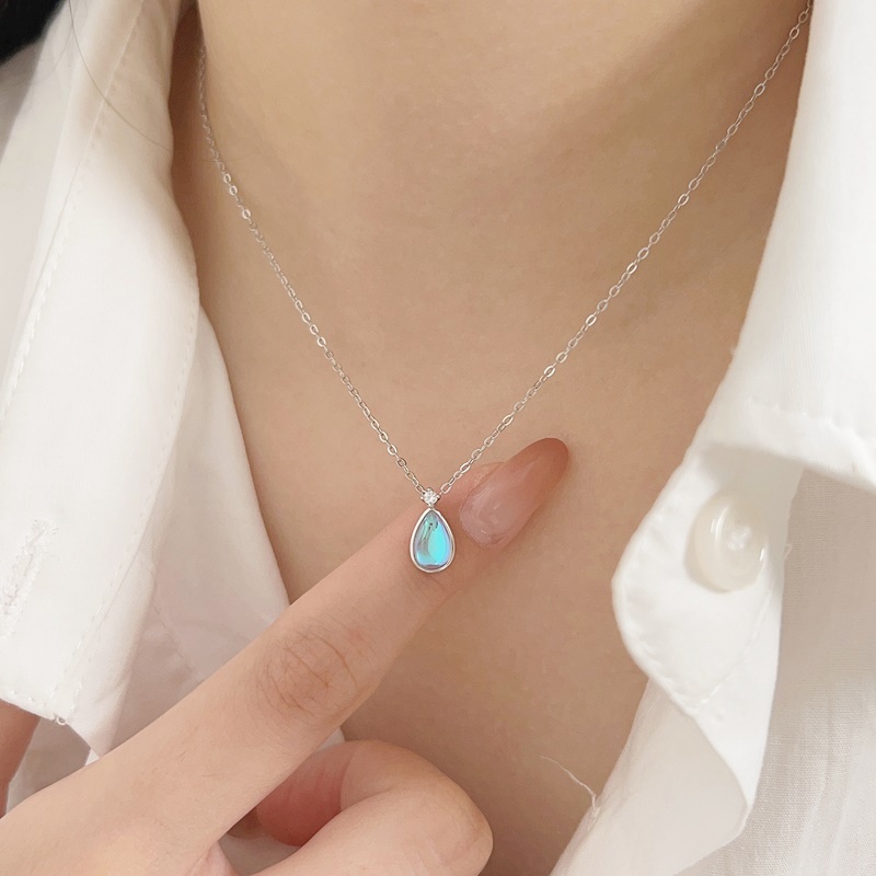 水滴造型月光石項鍊 銀色