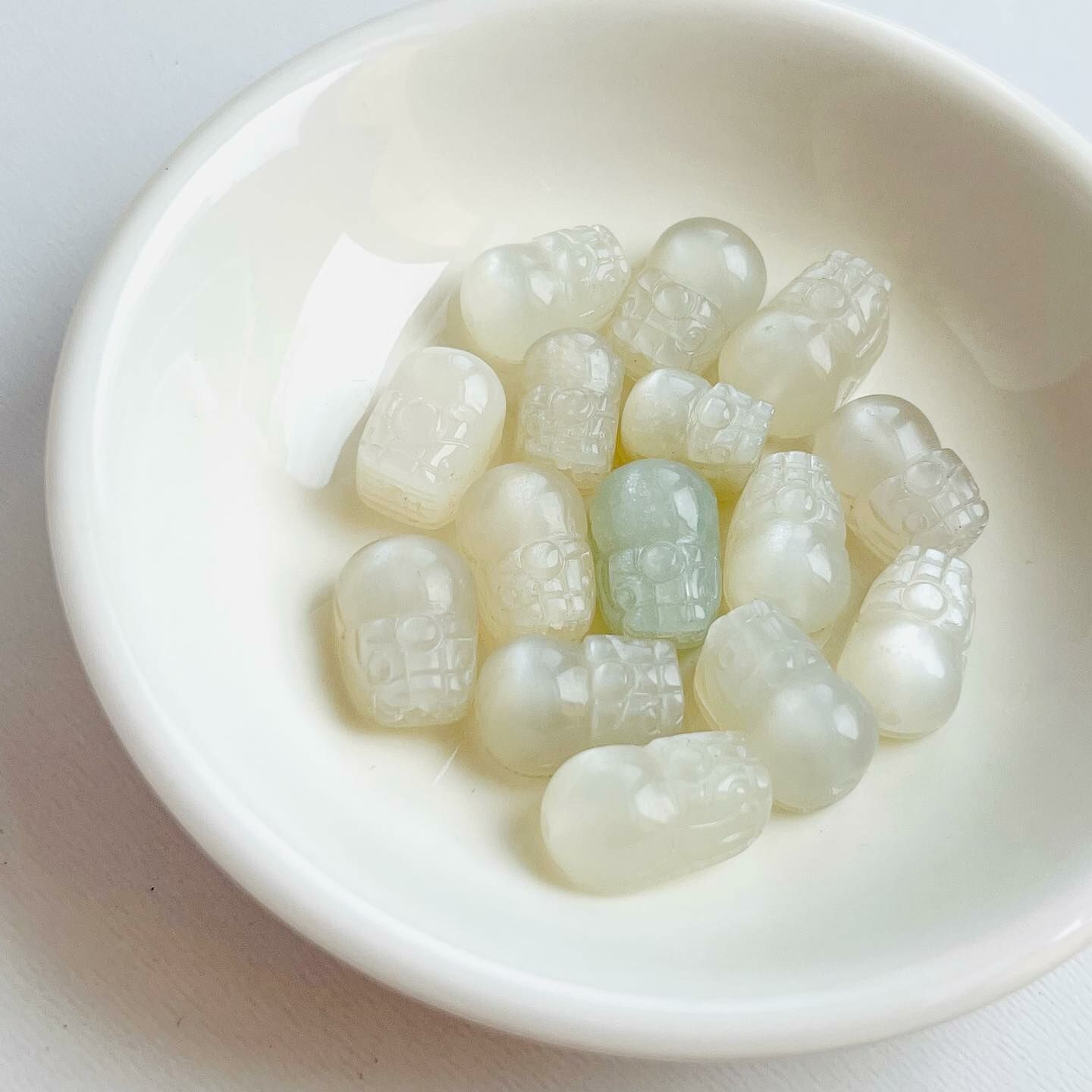 [原石] 白月光石貔貅 通孔