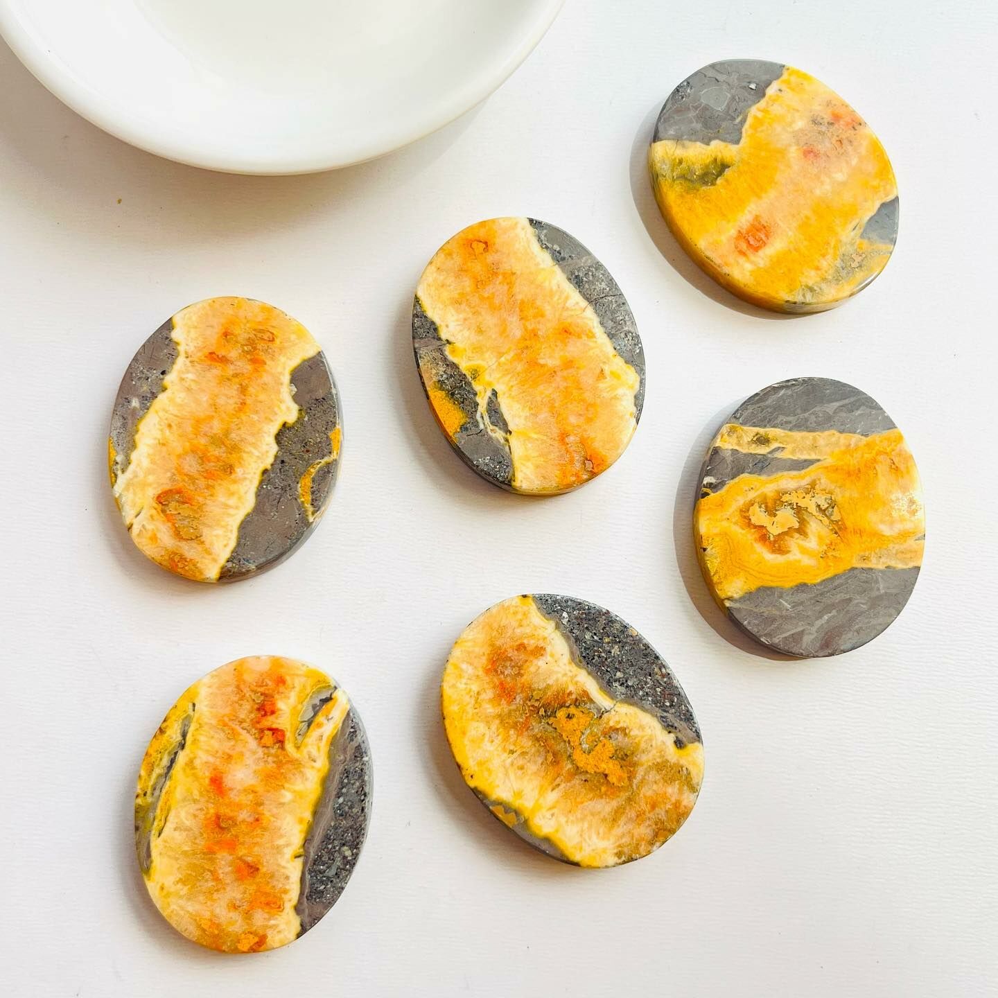 [原石] 大黃蜂碧玉