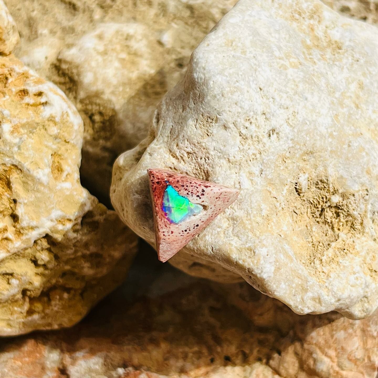 [原石] 墨西哥火蛋白石