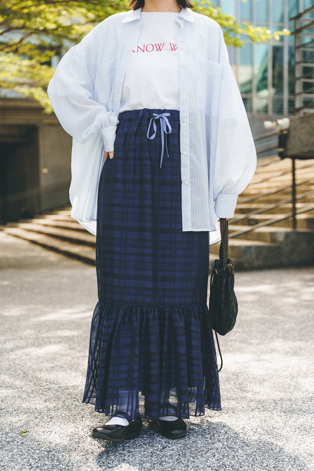 在陽光下漫步！薄紗格子褶皺裙(兩色-藏青)
