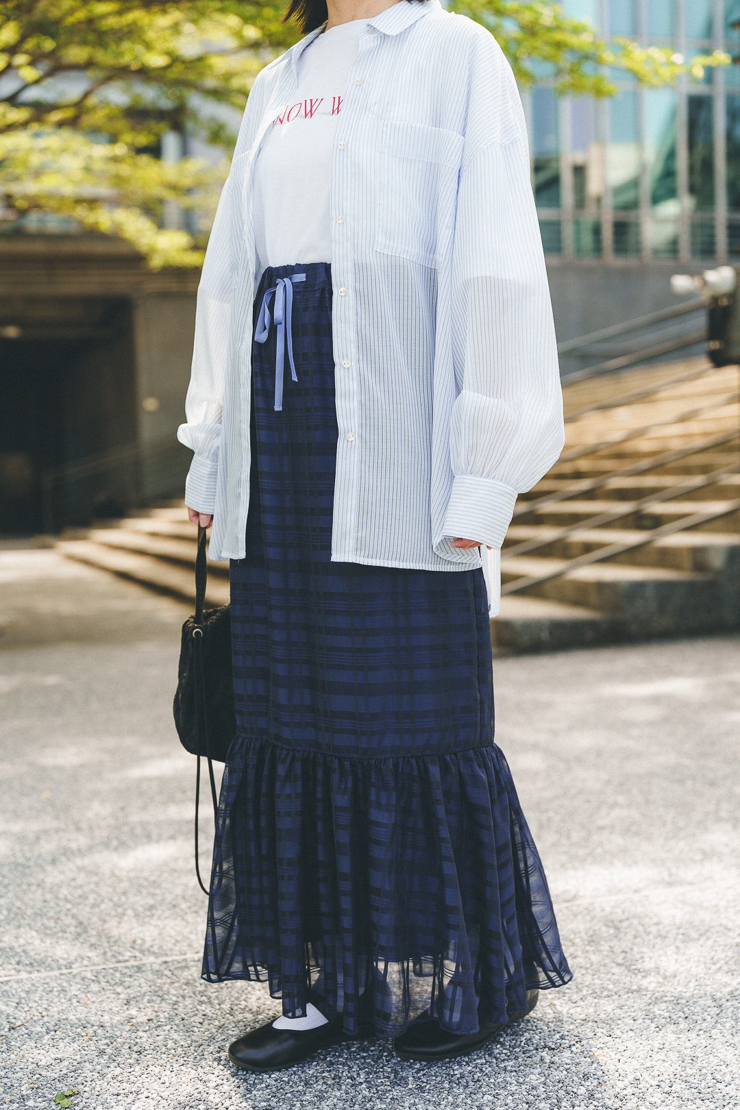 在陽光下漫步！薄紗格子褶皺裙(兩色-藏青)