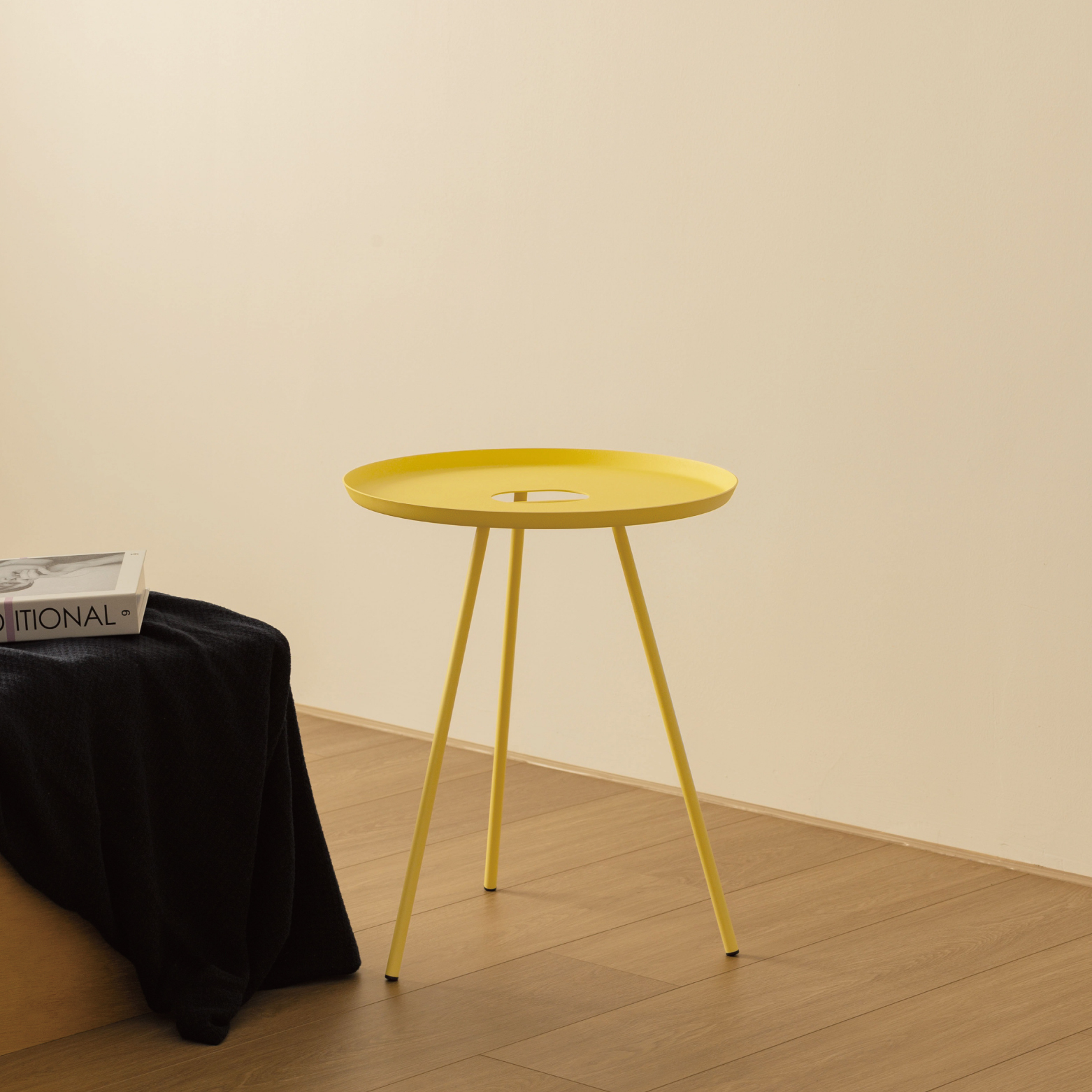 Rove 邊桌 by Esaila