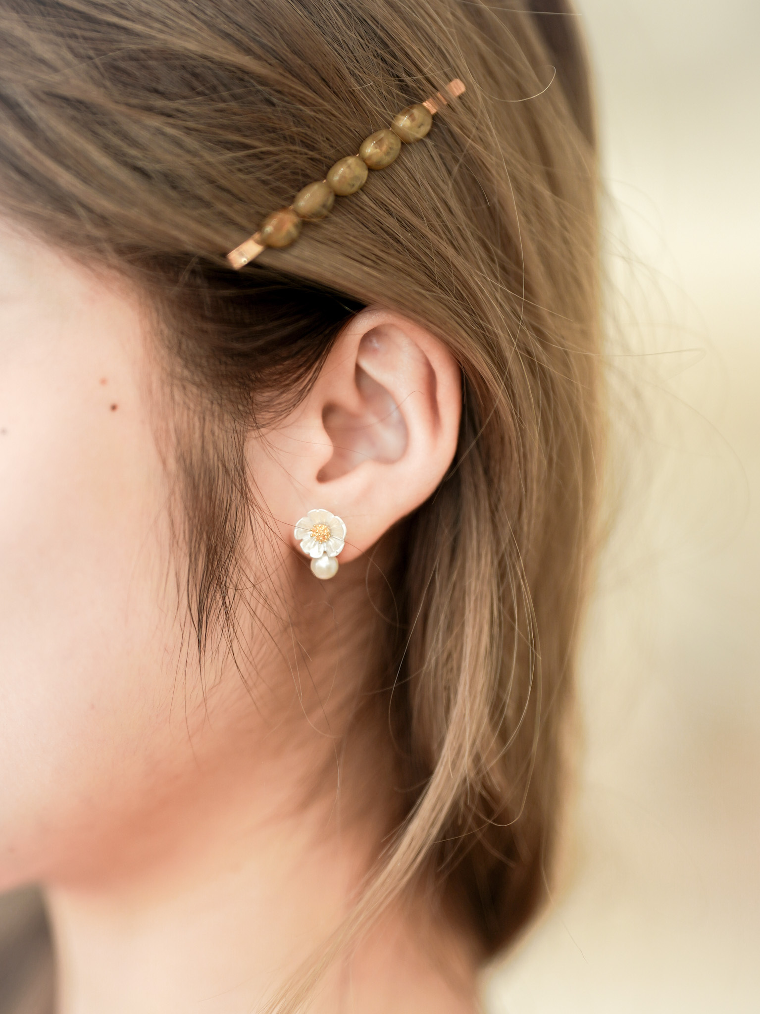 AC109 Sunflower Pearl Earrings