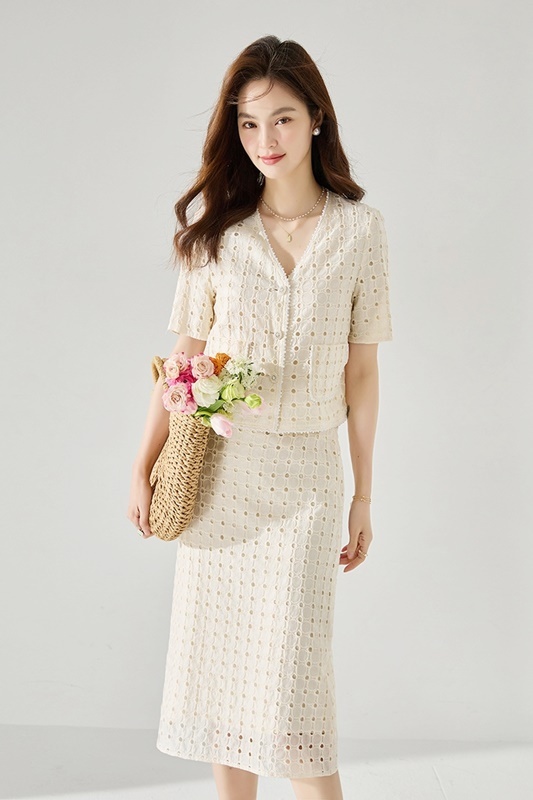 開襟洞洞緹花天絲上衣 米白