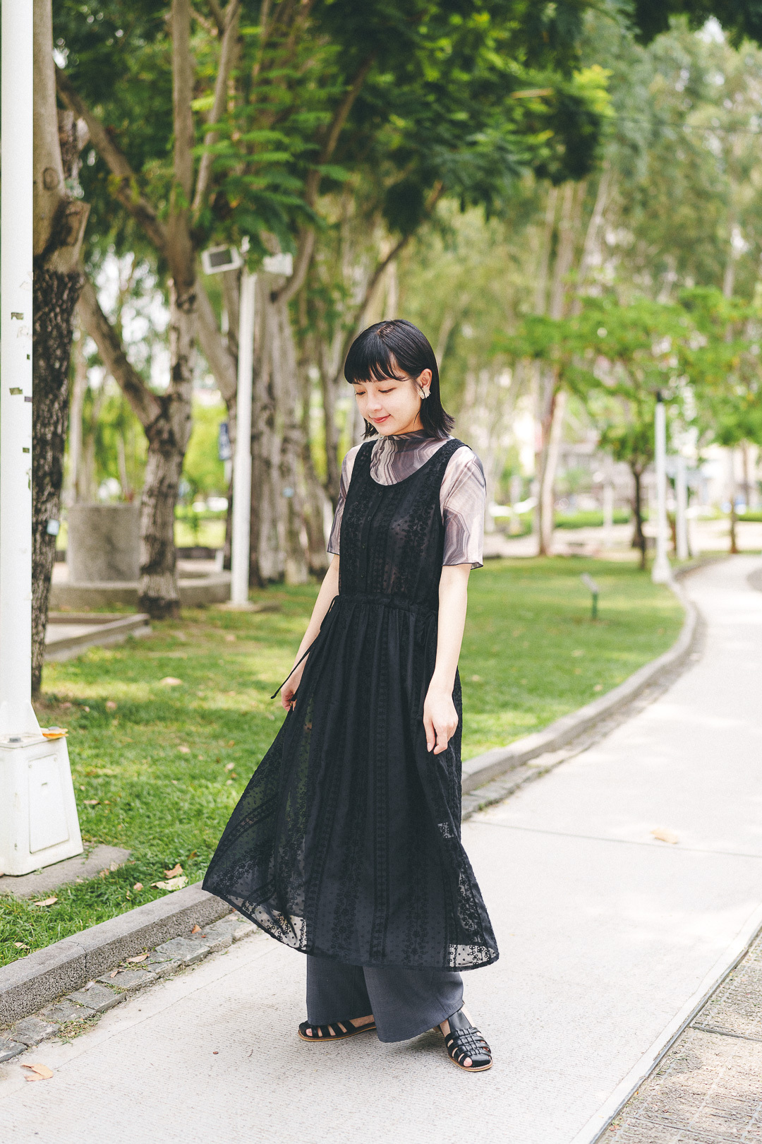🇰🇷花開忘憂！刺繡綁帶連衣裙(兩色-濃黑)