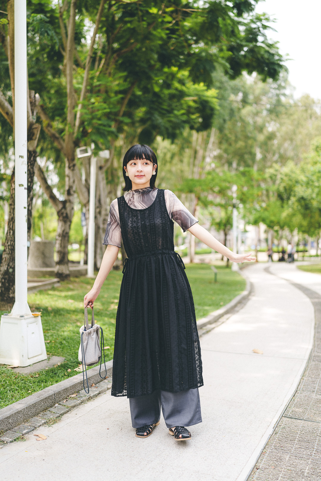 🇰🇷花開忘憂！刺繡綁帶連衣裙(兩色-濃黑)
