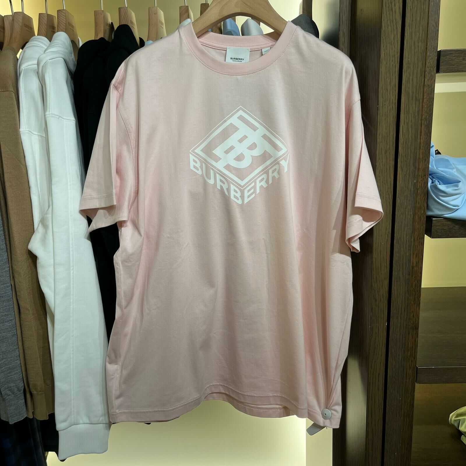 1BR0518-047 BURBERRY Graphic Print T-Shirt Alabaster Pink #80464701 (C-EU-E)