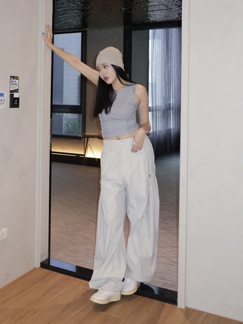 overlock stitch waistline adjustable strap cross back vest