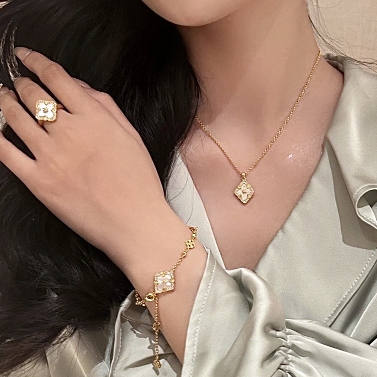 18k 高奢鑽宮廷白貝四葉草鏡系列