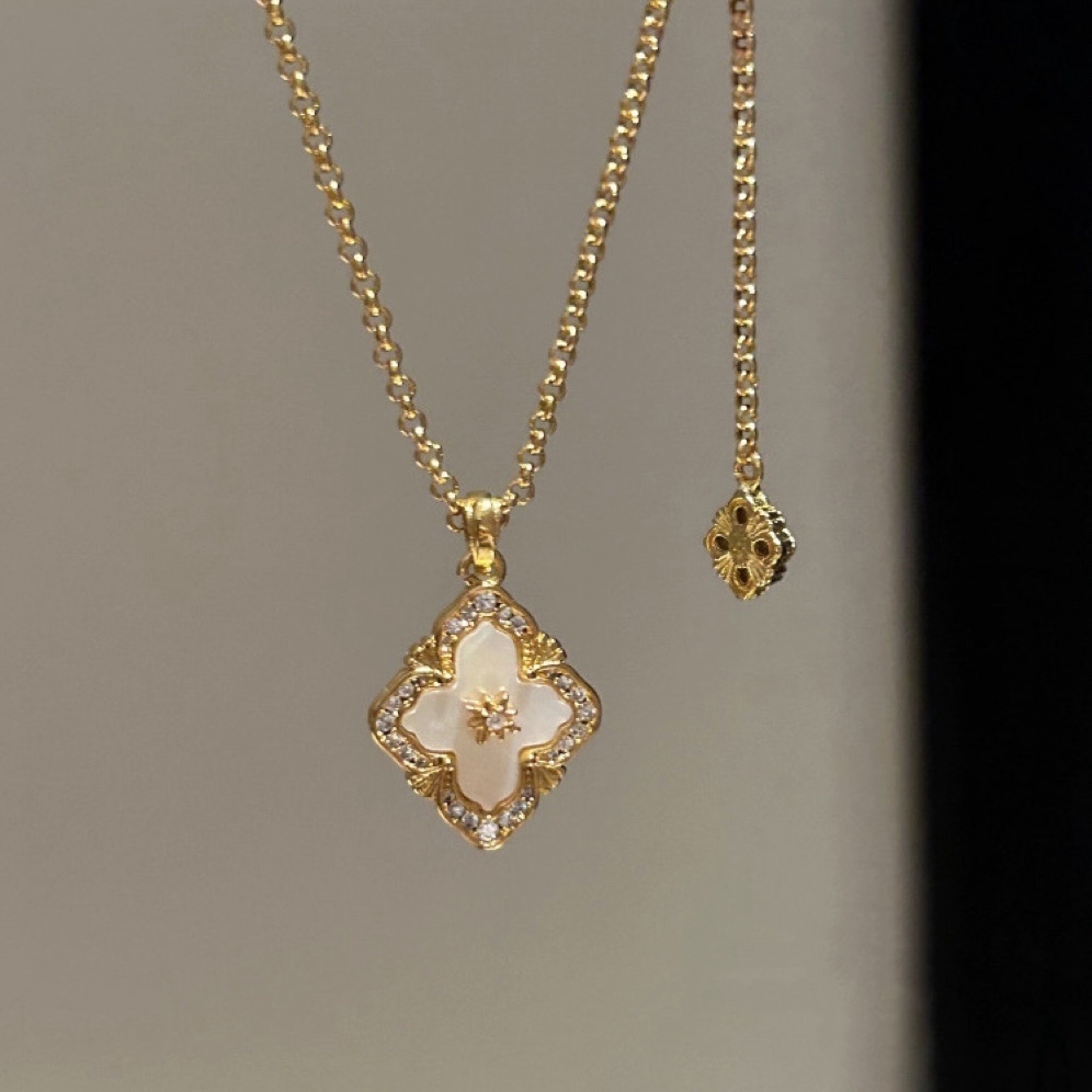 18k 高奢鑽宮廷白貝四葉草鏡系列