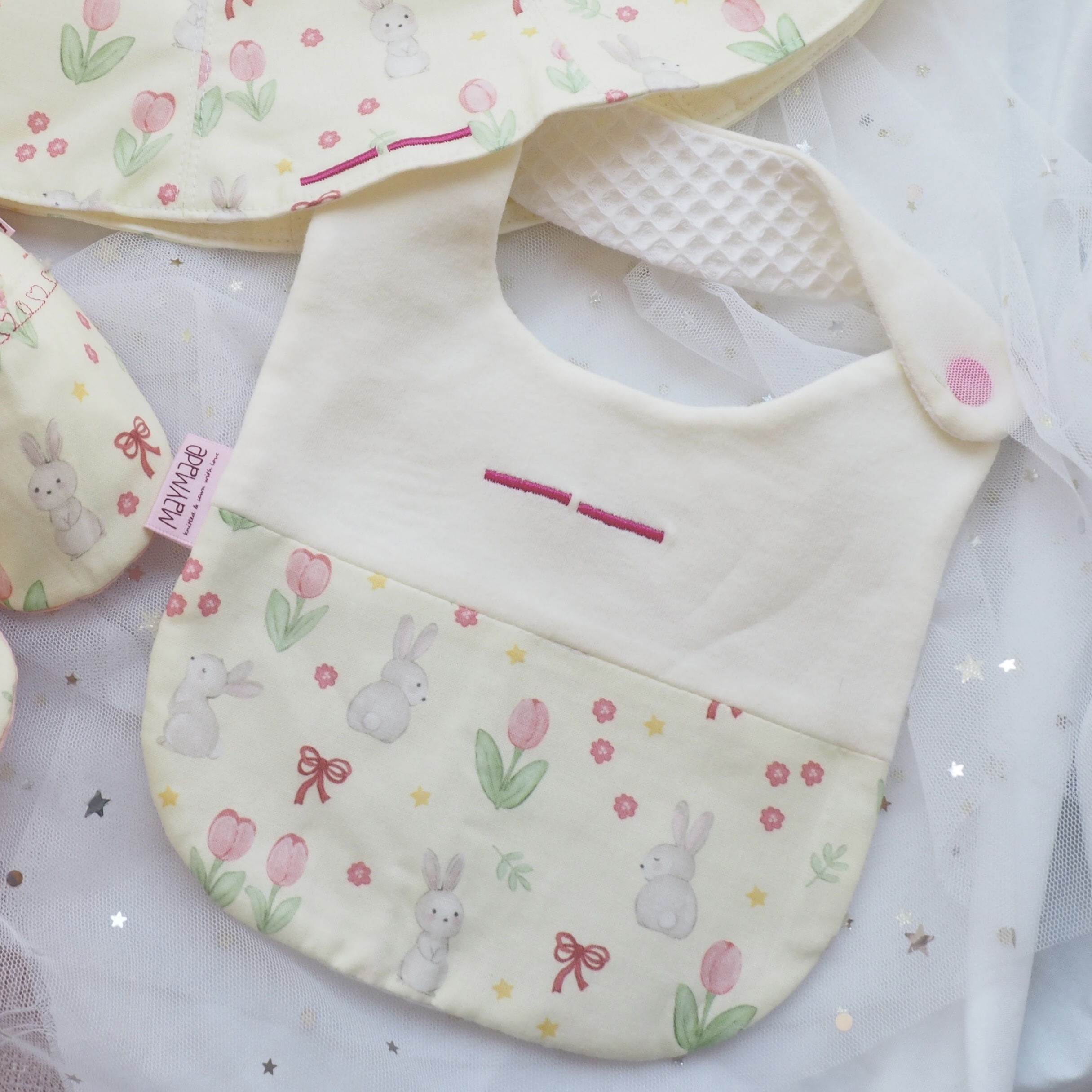 [SALE] 黃色鬱金香小兔圖案 拼布款繡名口水肩