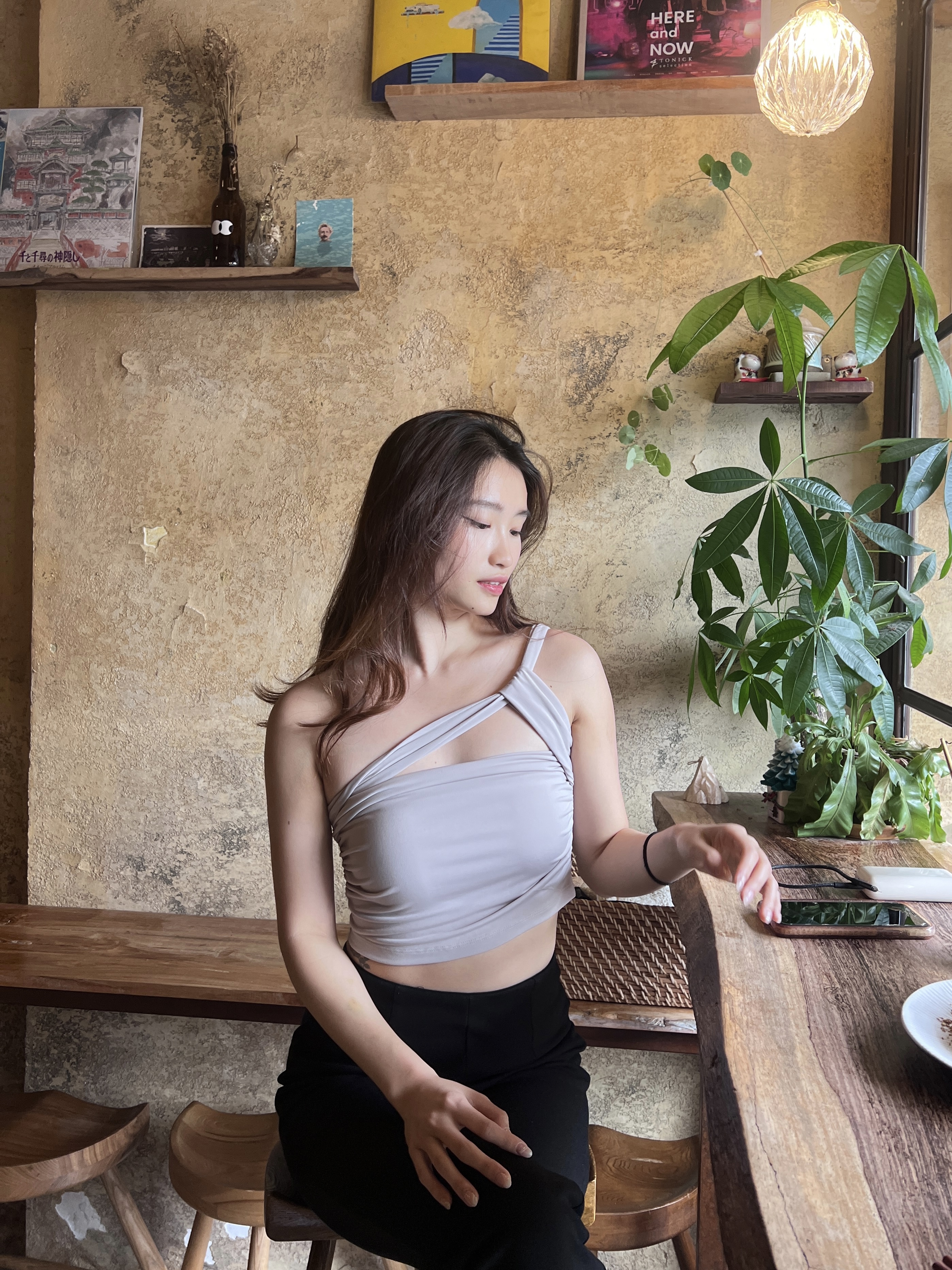 極推薦！美胸扭扭斜膊Bra Top 〈四色入〉