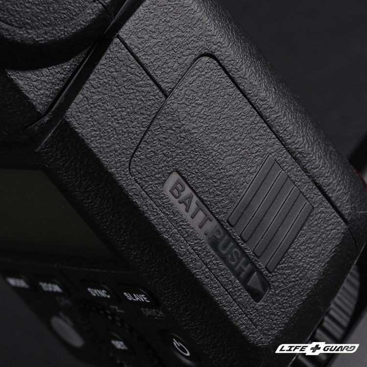 黑色砂紋貼膜質感特寫，LIFE+GUARD 設計風格