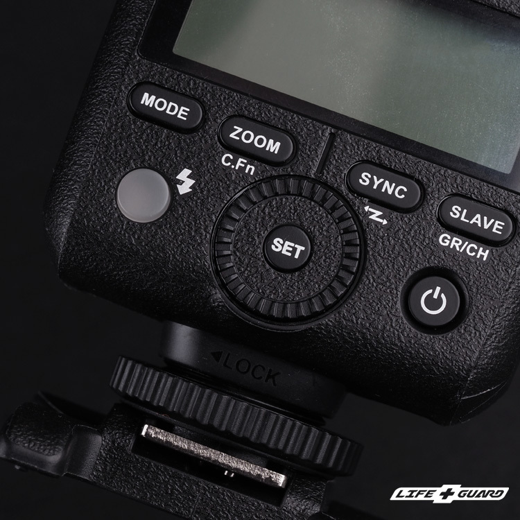 黑色砂紋貼膜質感特寫，LIFE+GUARD 設計風格