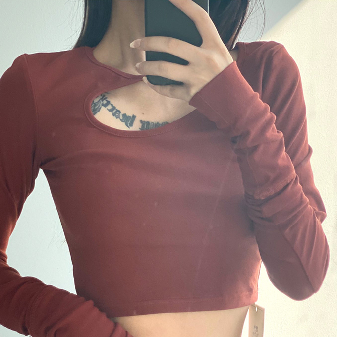 Hot selling short hollow tight long-sleeved T-shirt (caramel color) (S/M size) (contact customer service after placing the order to confirm the delivery size)