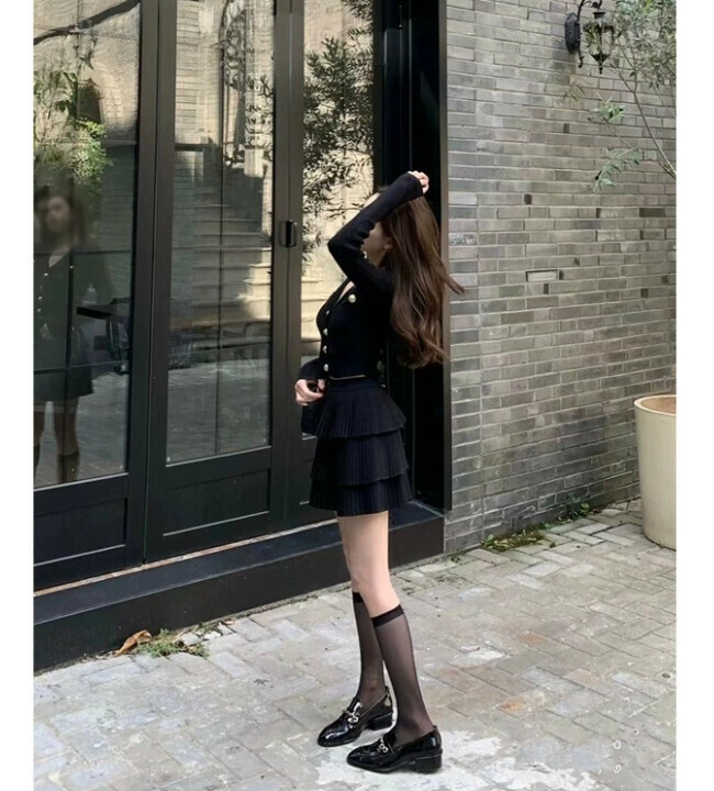 Hot selling small fragrance suit knitted cardigan tutu skirt two-piece set (black knitted top + black skirt) (size: S/M/L) (contact customer service after placing the order to confirm the delivery size)