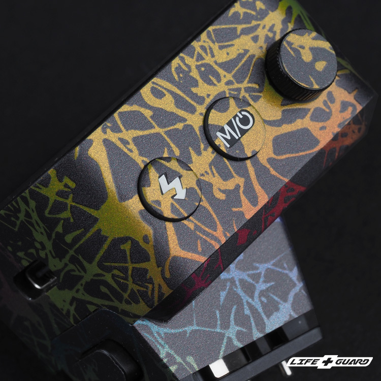 Godox X3 貼膜質感特寫，LIFE+GUARD 設計風格