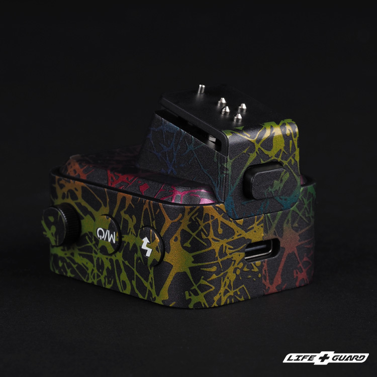 Godox X3 貼膜質感特寫，LIFE+GUARD 設計風格