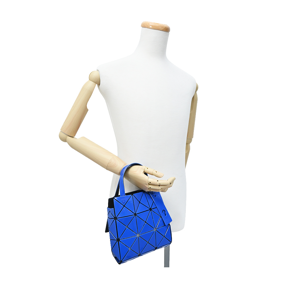 ISSEY MIYAKE 三宅一生BAOBAO CARAT 3X3亮面手提包-藍