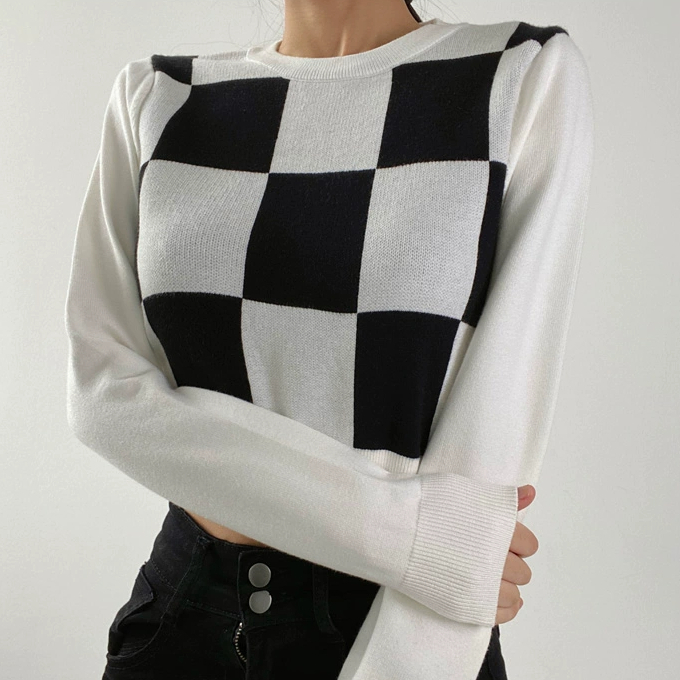 Hot selling price round neck navel-baring knitted sweater (black and white) (S/M size) (contact customer service after placing the order to confirm the delivery size)
