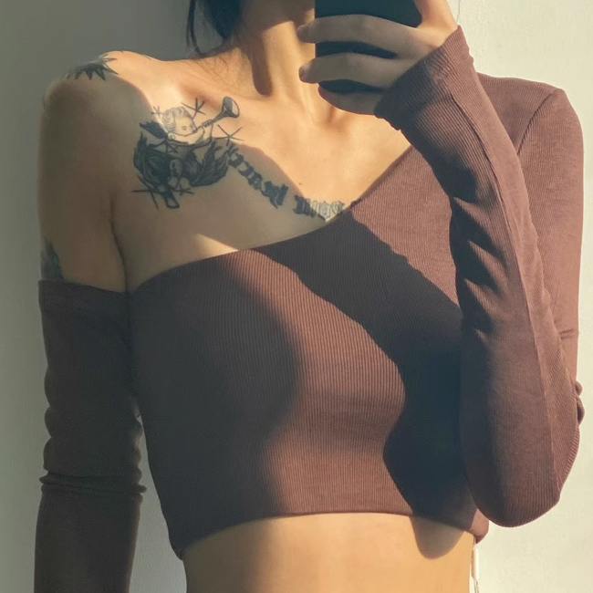 Hot selling off-shoulder long-sleeved base T-shirt (coffee color) (S/M size) (contact customer service after placing the order to confirm the delivery size)