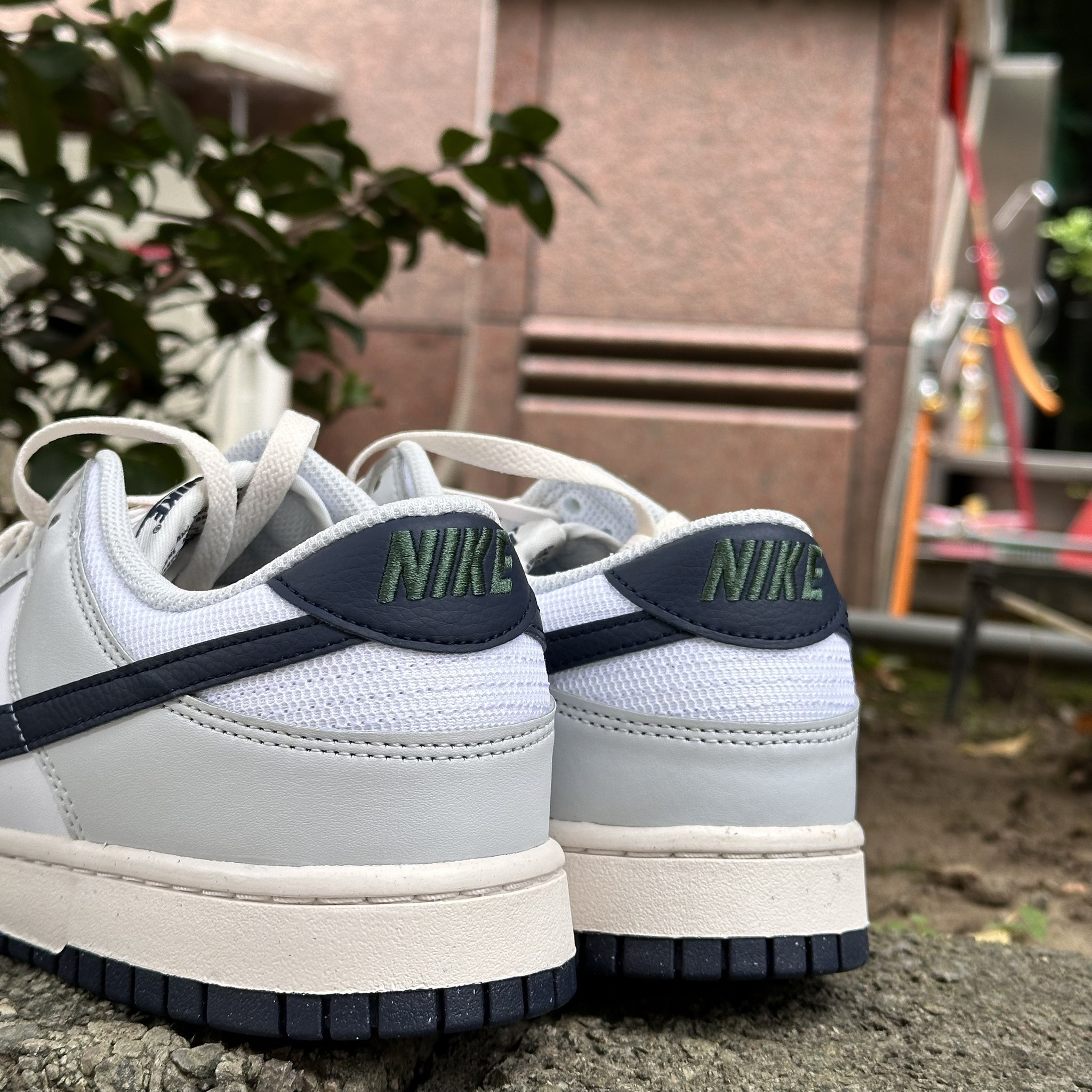 NIKE DUNK LOW 奶油底皮革吊飾午夜藍灰白藍男鞋HF4299-001