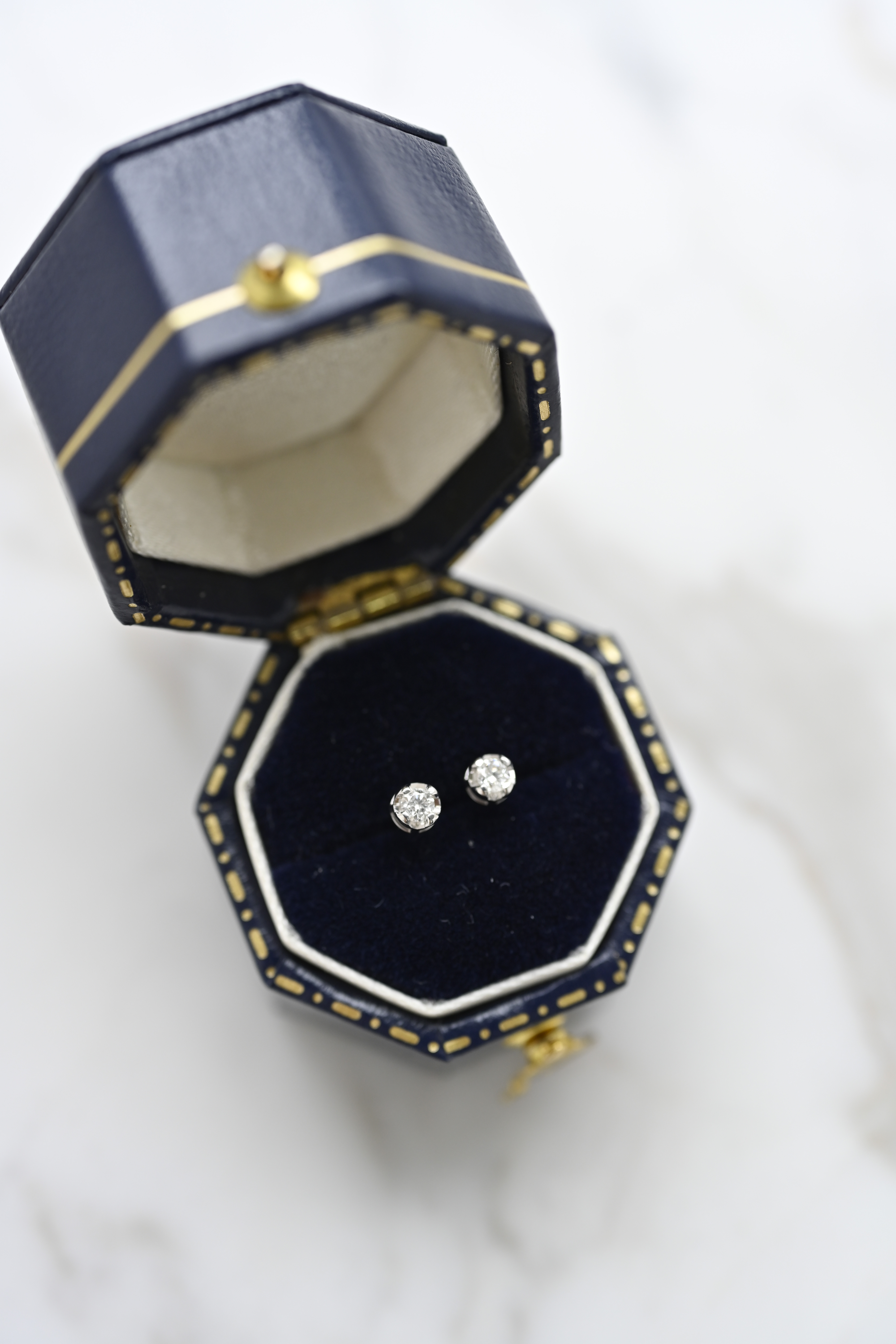 18K Mini Crown Diamond Earring 0.08ct a pair