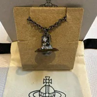 [S] VIVIENNE WESTWOOD 630203E9-02S104 MAN. CHLORIS PENDANT, RUTHENIUM / WHITE CZ, 8050889808701 (SVW36)