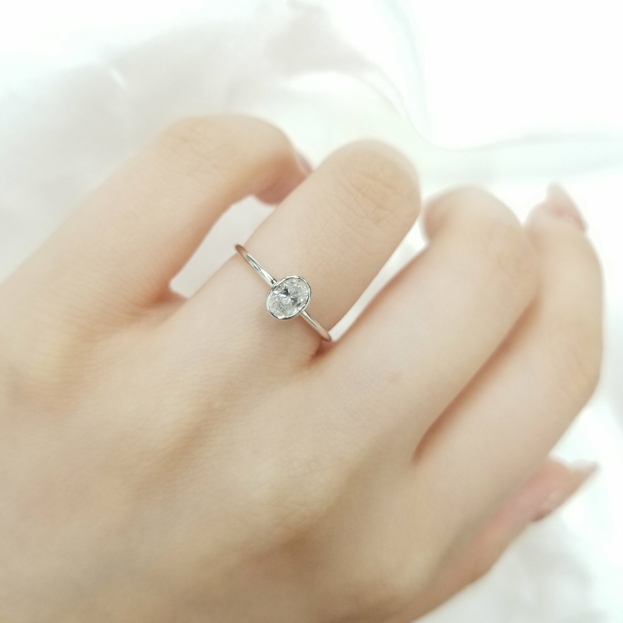 全新18K白金【主石29份蛋形鑽石】戒指