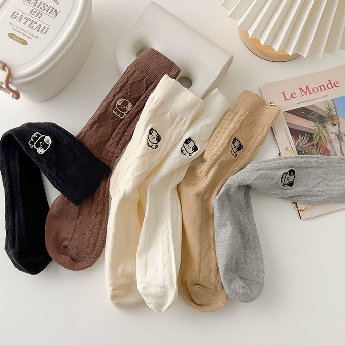 《52080》菱格紋刺繡狗狗中筒襪