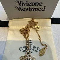 [S] VIVIENNE WESTWOOD 63020233-02R758 HARLEQUIN SMALL BAS RELIEF, GOLD / BLACK, OXBLOOD ENAMEL, 8050889808626 (SVW47)