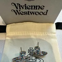 [S] VIVIENNE WESTWOOD 62010184-02P258 HARLEQUIN BAS RELIEF EARRINGS, PLATINUM/PINK,LIGHT BLUE ENAME, 8050889355687 (SVW51)