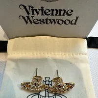 [S] VIVIENNE WESTWOOD 62010184-02R759 HARLEQUIN BAS RELIEF EARRINGS, GOLD / WHITE ENAMEL / LIGHT CO, 8050889808589 (SVW54)