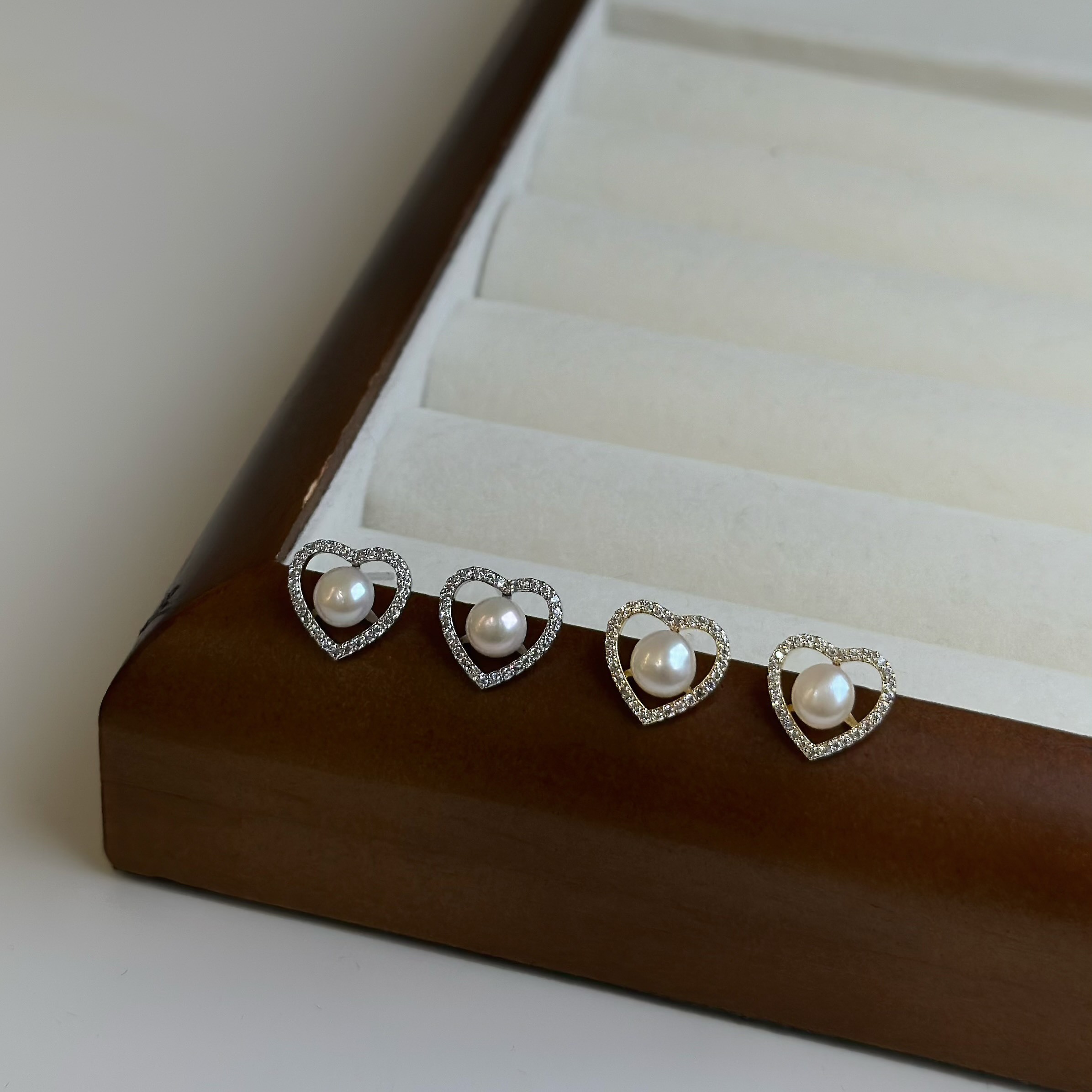 Y35心戀．簍空愛心珍珠耳貼